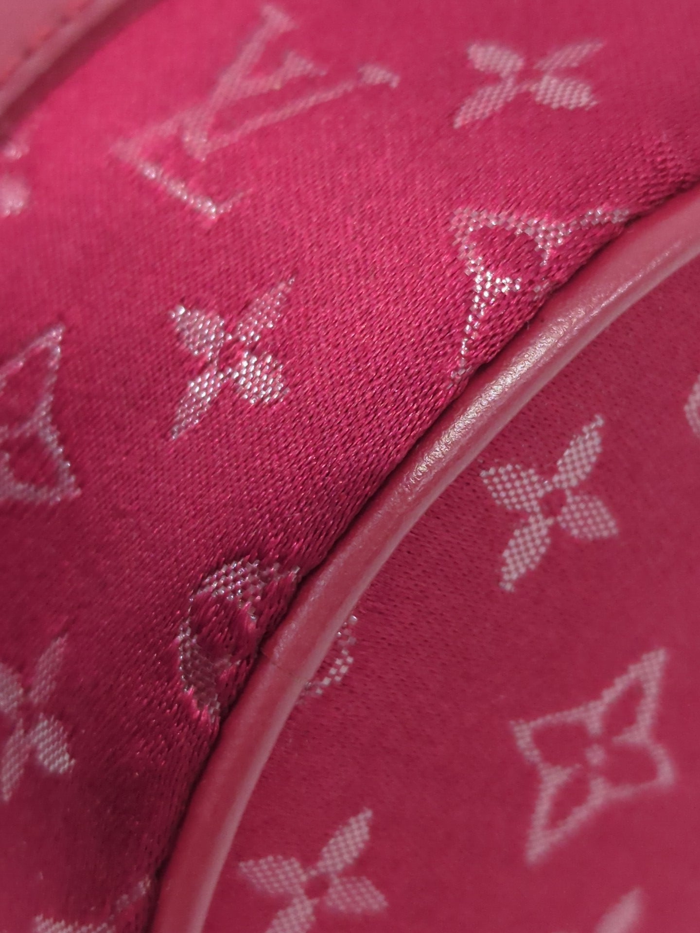 Louis Vuitton M92353 モノグラムサテン リトルパピヨン