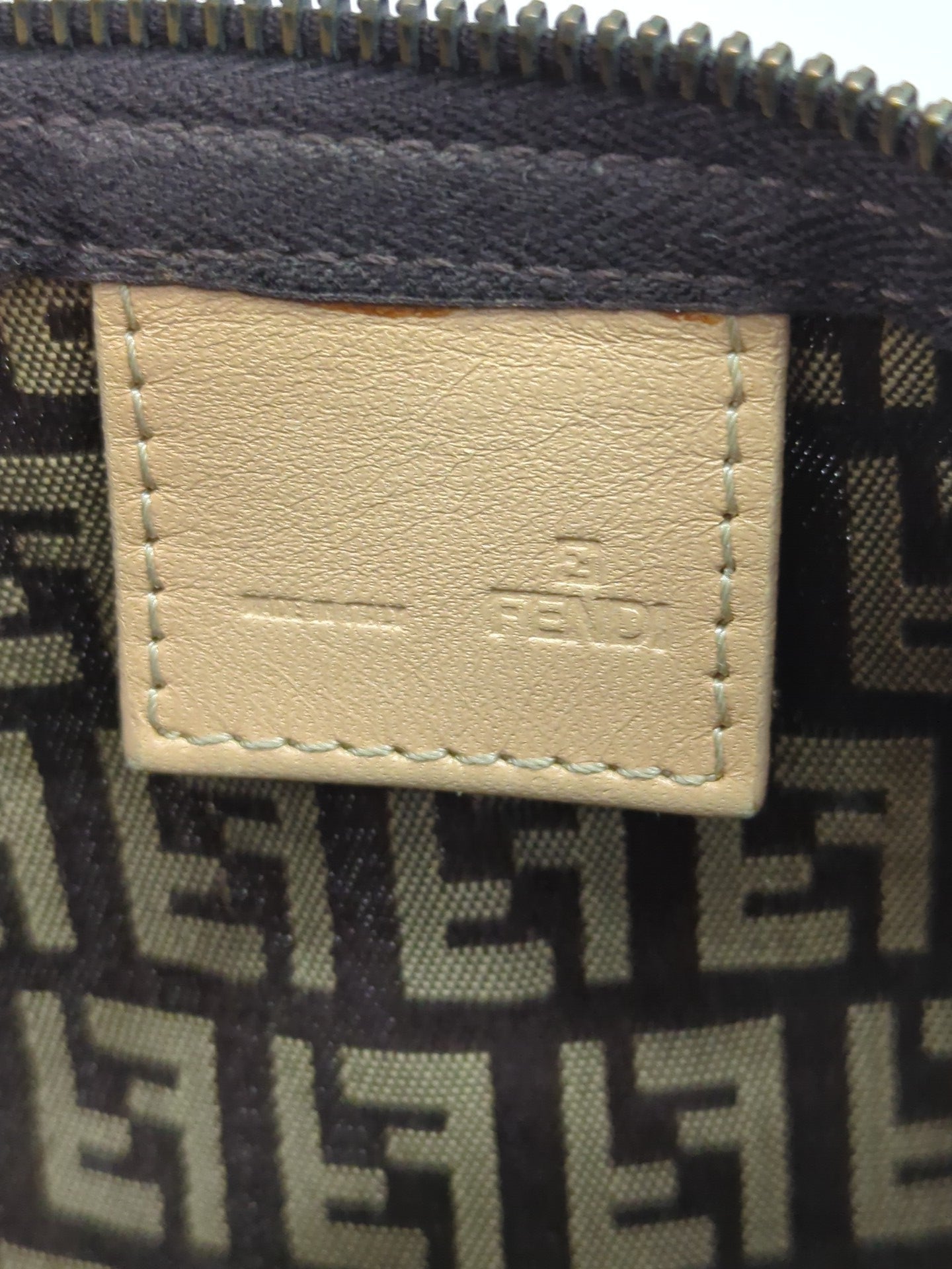 FENDI ズッカ柄 ハンドポーチ