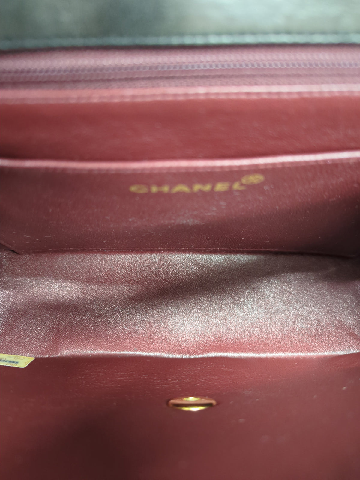 CHANEL Vステッチチェーンショルダー