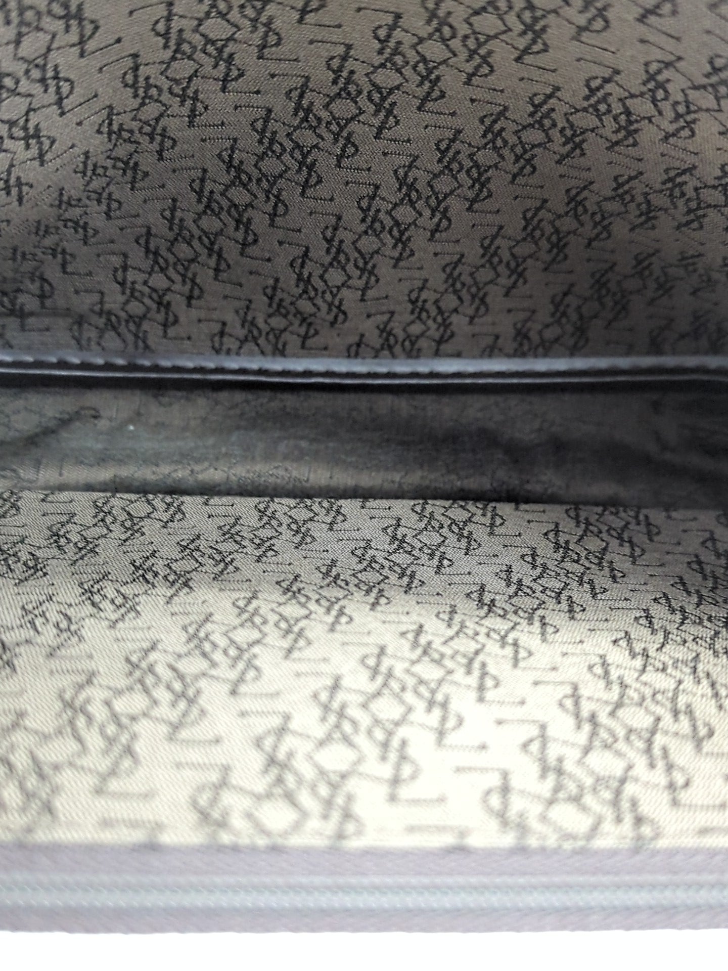 SAINT LAURENT レザーショルダーバッグ