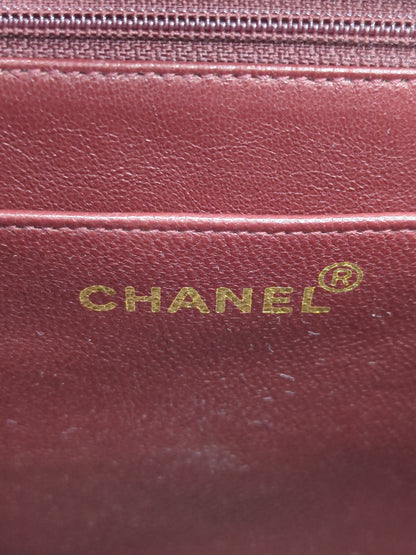 CHANEL Vステッチチェーンショルダー