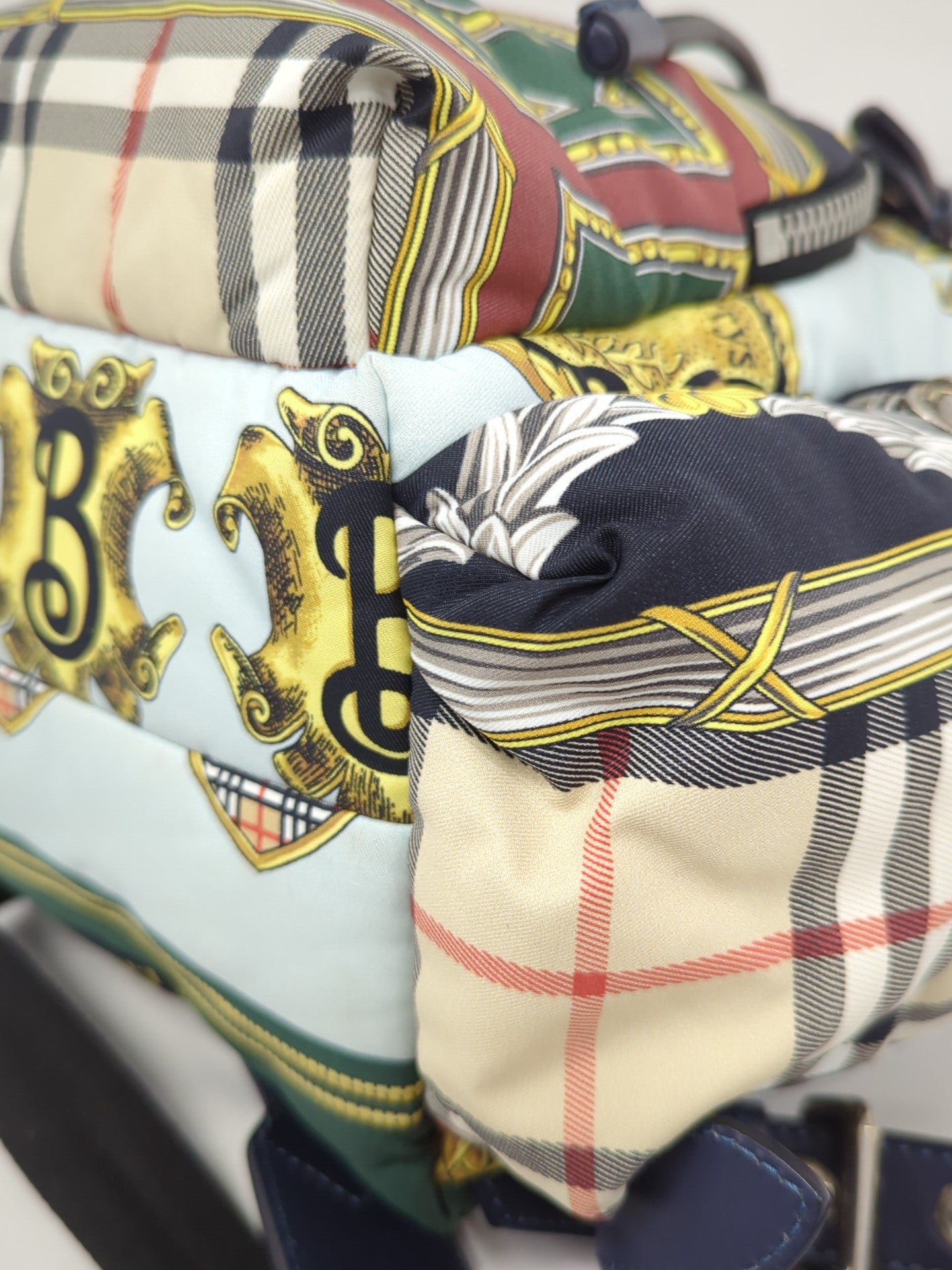 BURBERRY マルチカラースカーフ柄 リュックサック