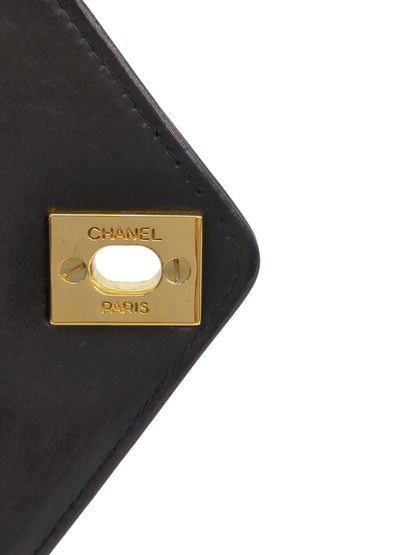 CHANEL Vステッチチェーンショルダー