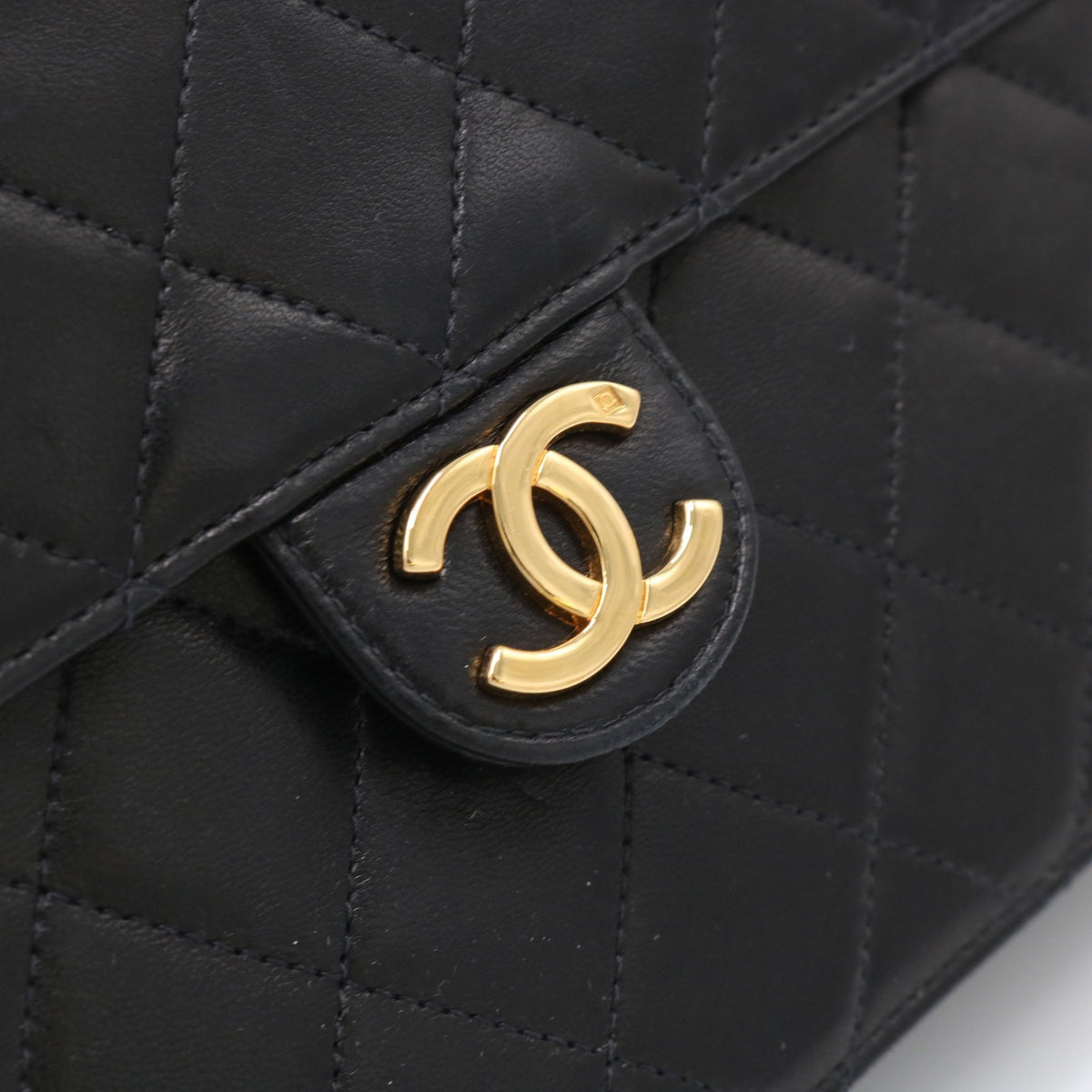Matelasse Push Lock Chain Shoulder Bag Black