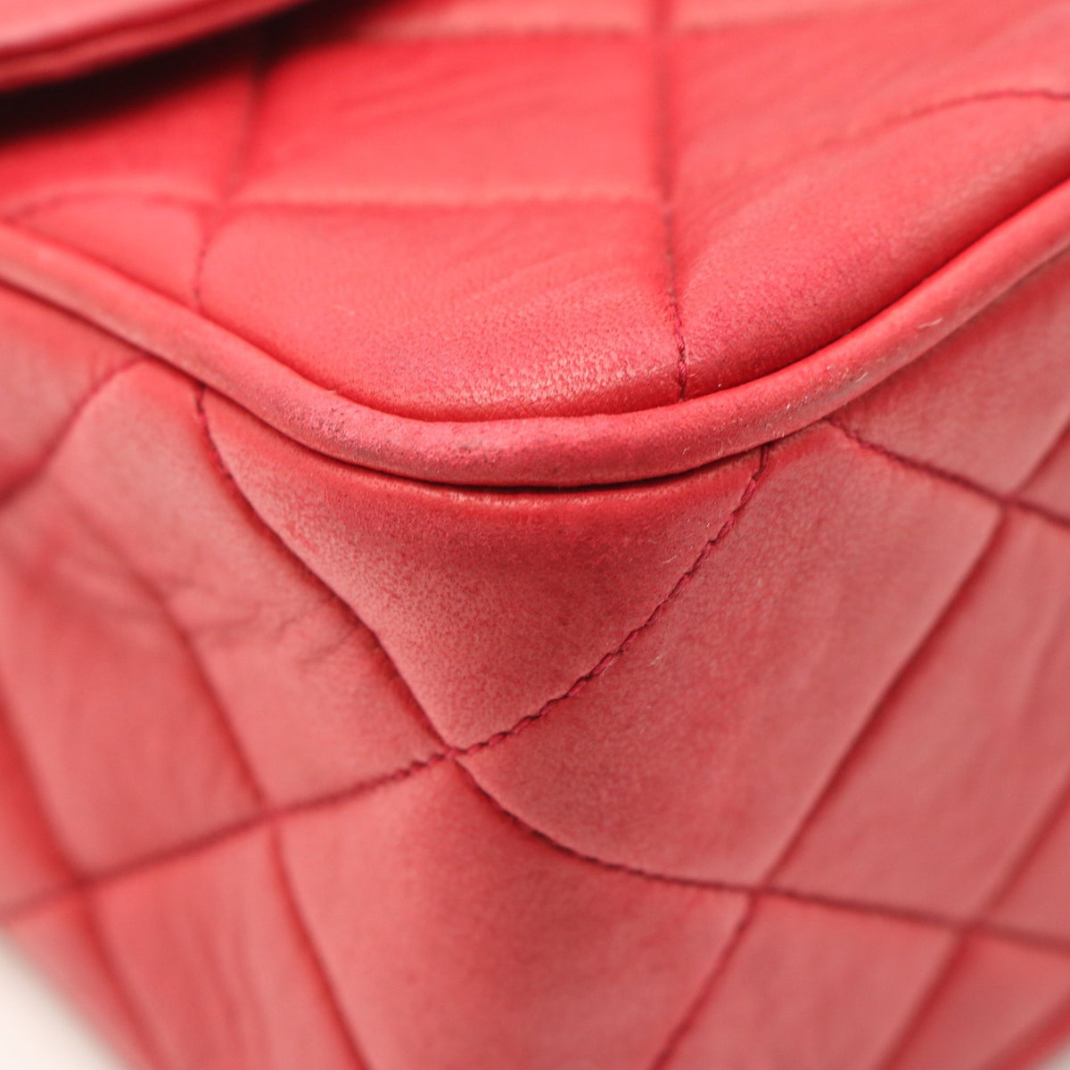 Matelasse Deka Chain Shoulder Shoulder Bag Red