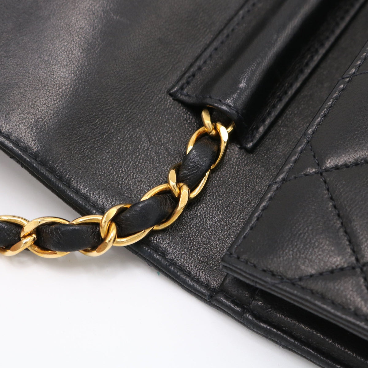 Matelasse Push Lock Chain Shoulder Bag Black